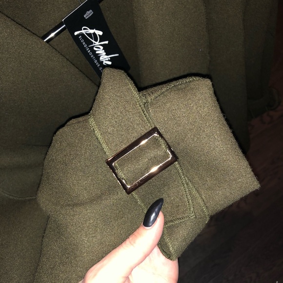 Women’s Jackets - Picture 2 of 8